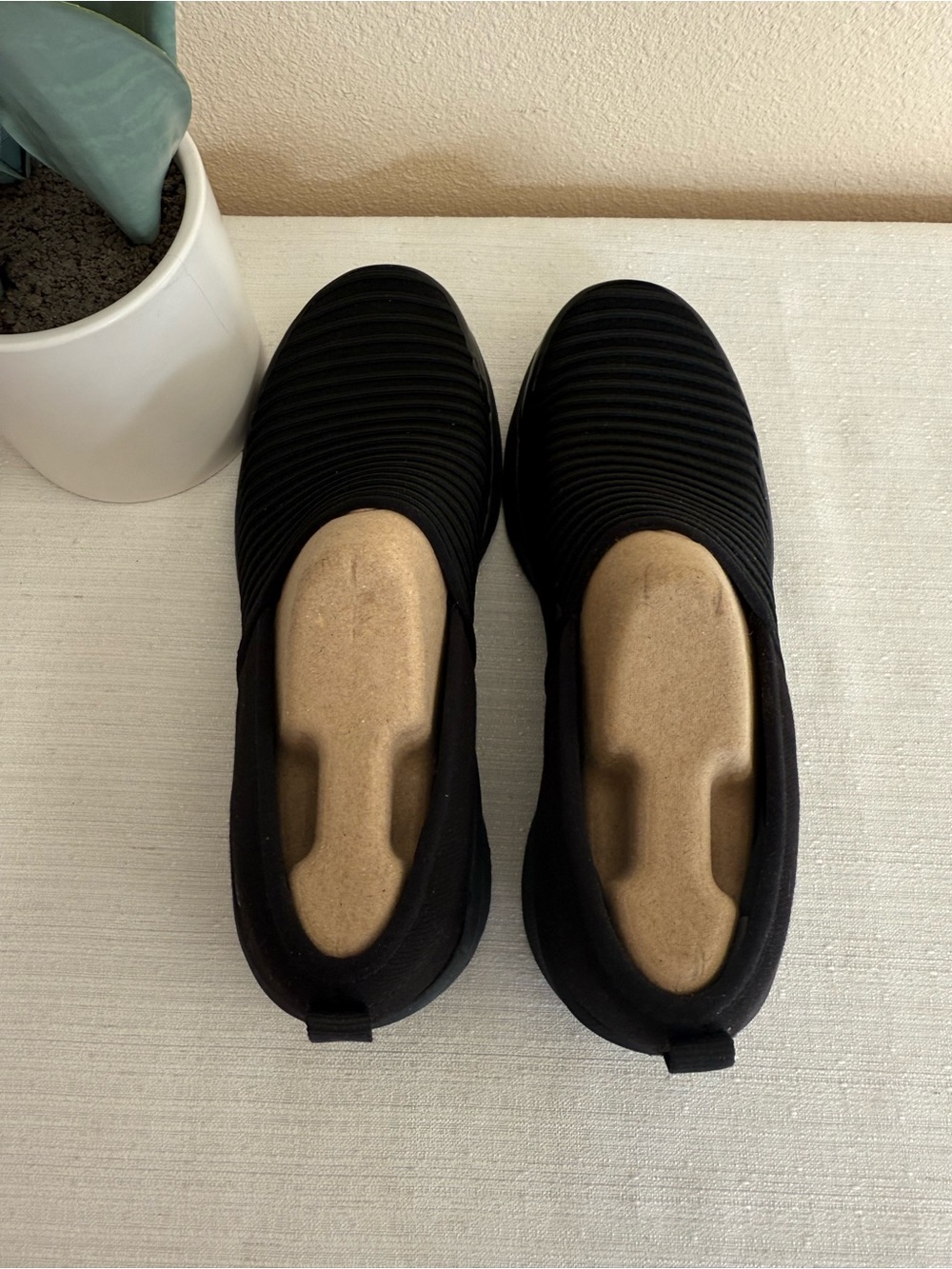 Bree’s Glee Black Slip-On Ribbed Knit Shoe for Women - Picture 8 of 13
